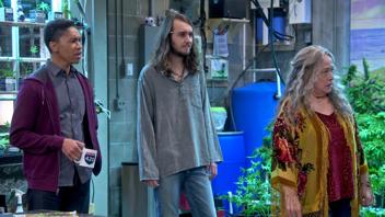 Disjointed-S1E11-352x198_Ed6ovQf